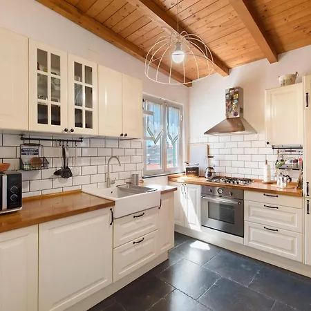 Romantica E Accogliente Mansardina Savona