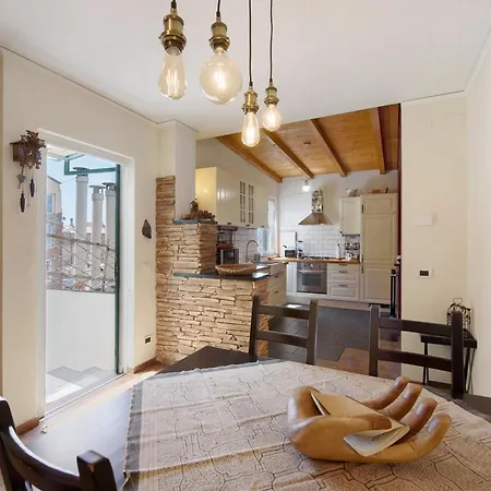 Daire Romantica E Accogliente Mansardina Savona