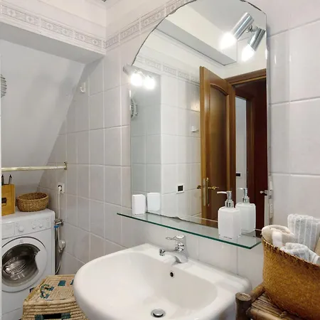 Romantica E Accogliente Mansardina Savona