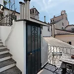 Romantica E Accogliente Mansardina Apartment *